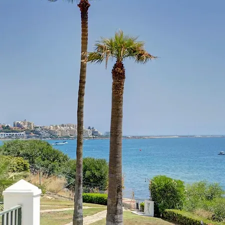 Beachfront With Ocean Views Apartment